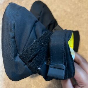 Mec baby Winter boots BNWOT! Small.